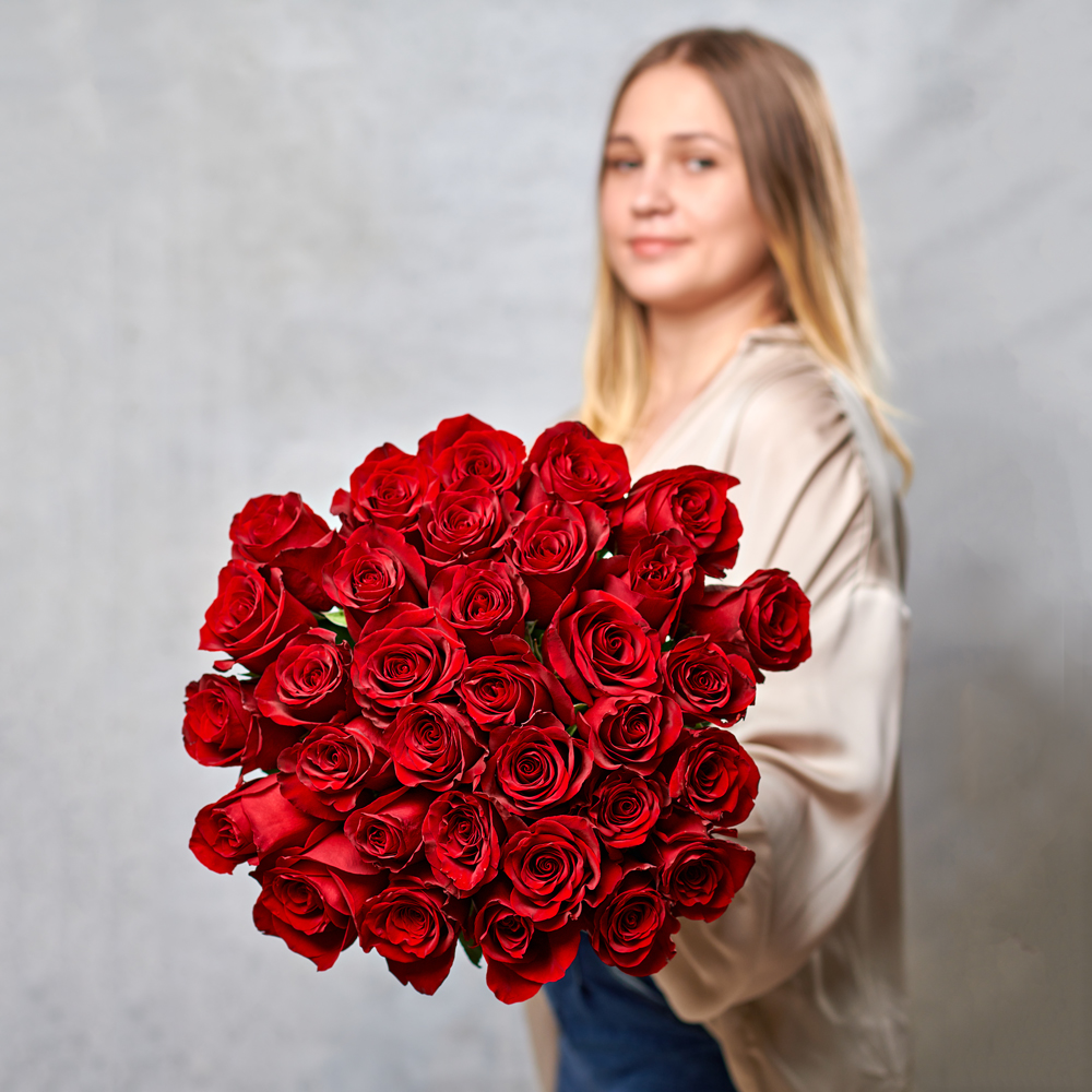 25 красных роз
