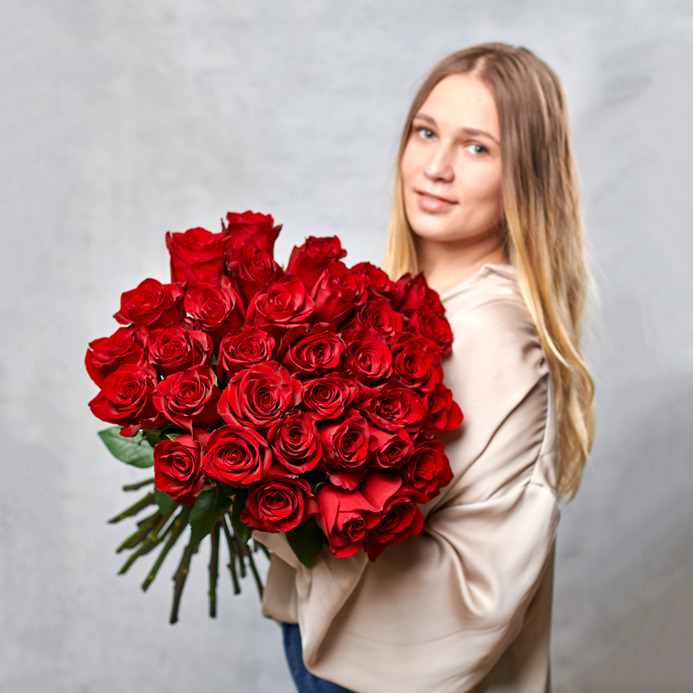 25 красных роз