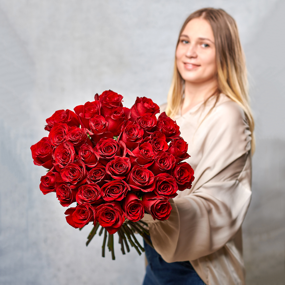 25 красных роз