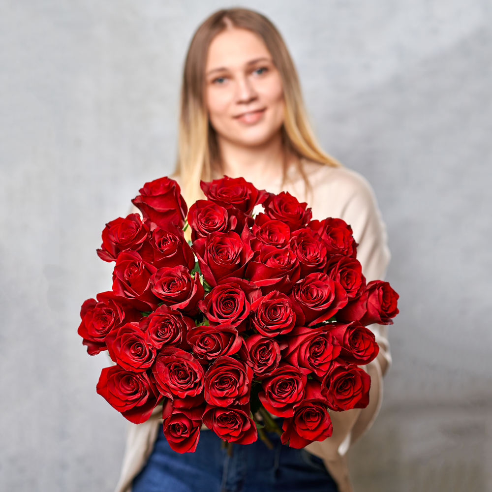 25 красных роз