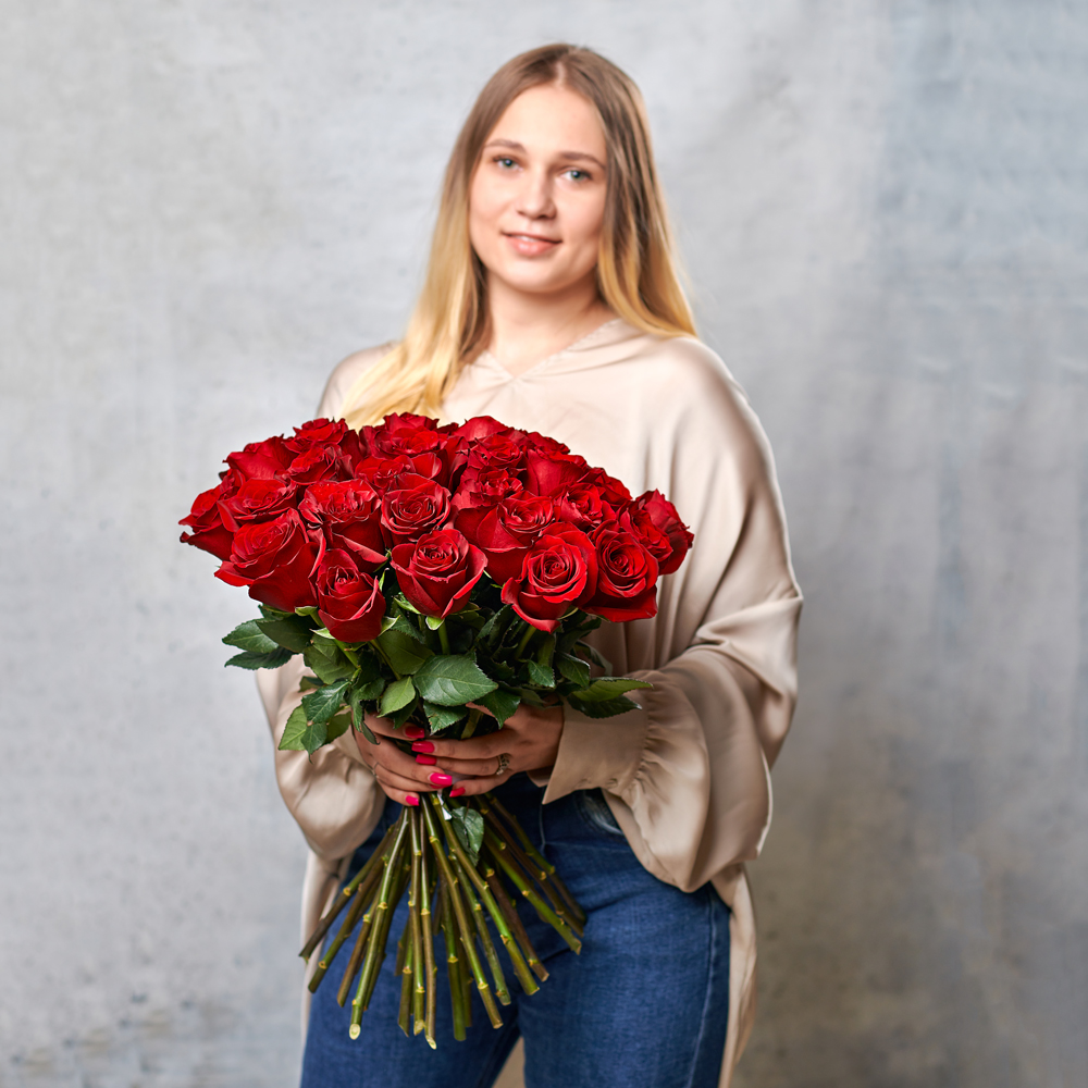 25 красных роз