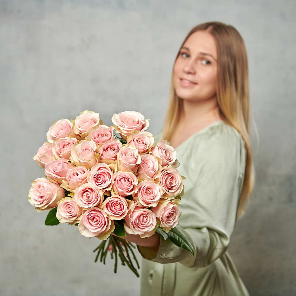 25 нежных роз