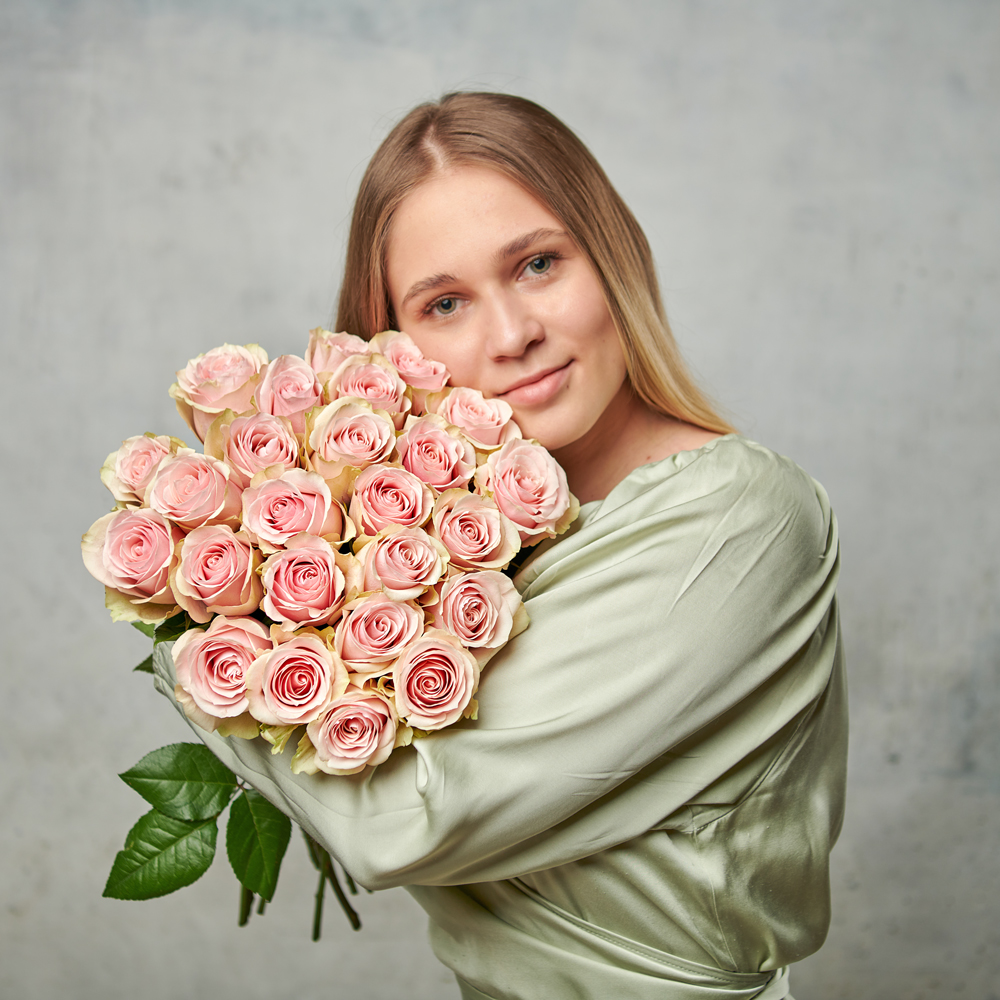 25 нежных роз